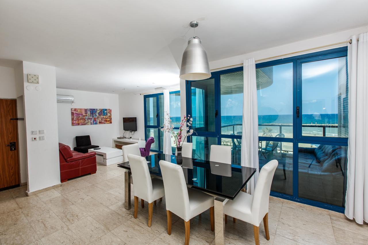 Ocean Front Apartments First Line To The Beach Tel Aviv Exterior photo