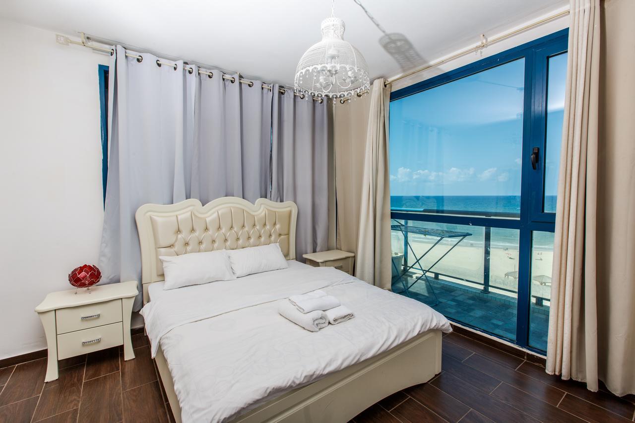 Ocean Front Apartments First Line To The Beach Tel Aviv Exterior photo