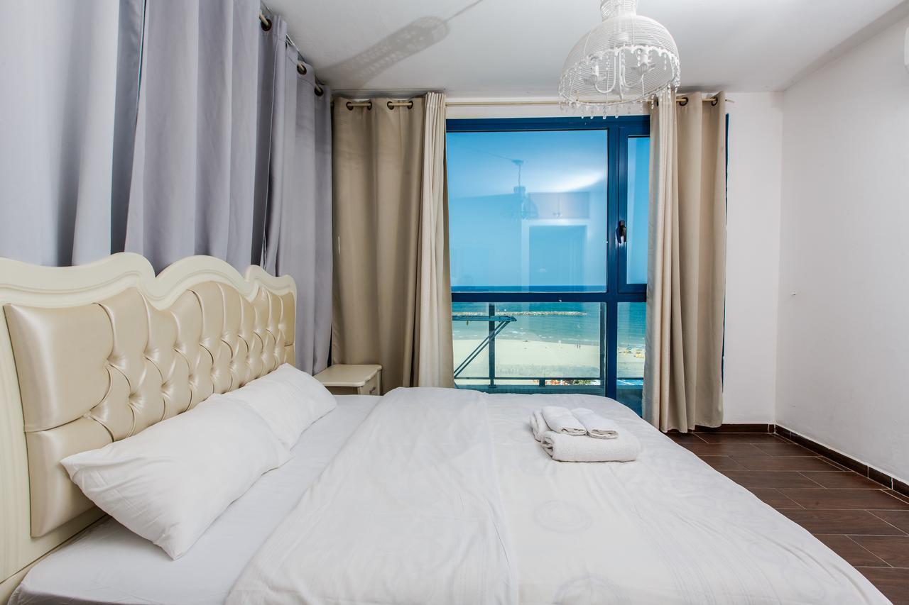 Ocean Front Apartments First Line To The Beach Tel Aviv Exterior photo