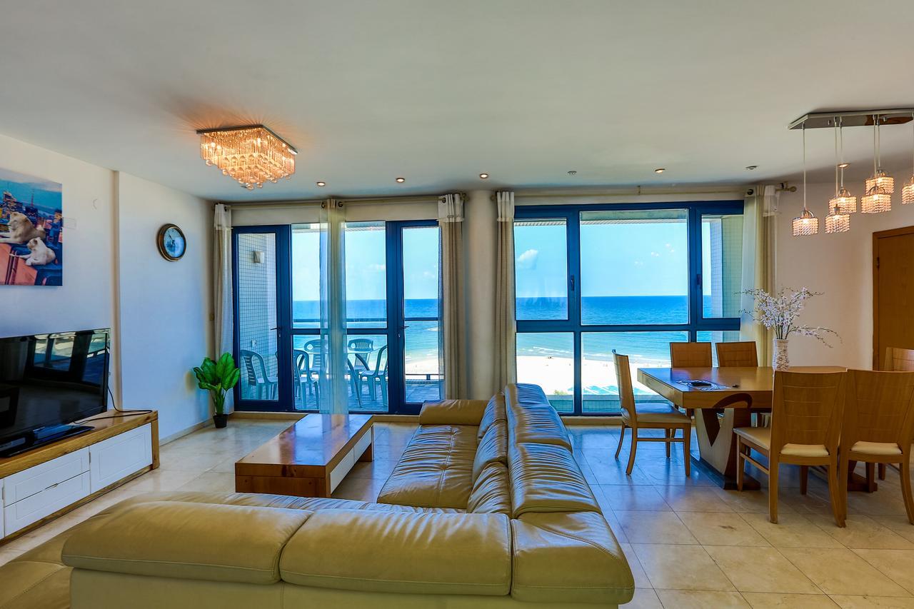 Ocean Front Apartments First Line To The Beach Tel Aviv Exterior photo