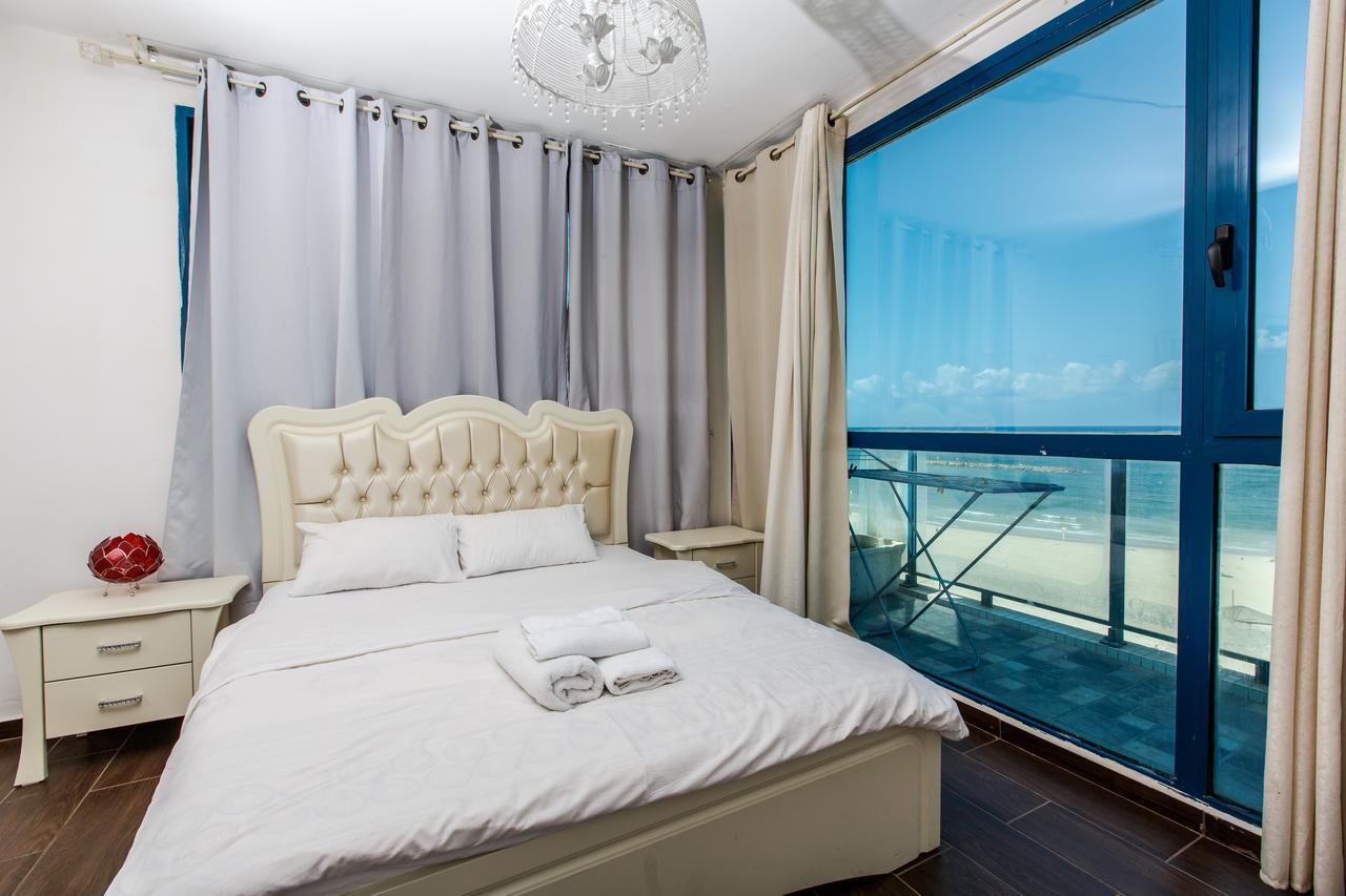 Ocean Front Apartments First Line To The Beach Tel Aviv Exterior photo