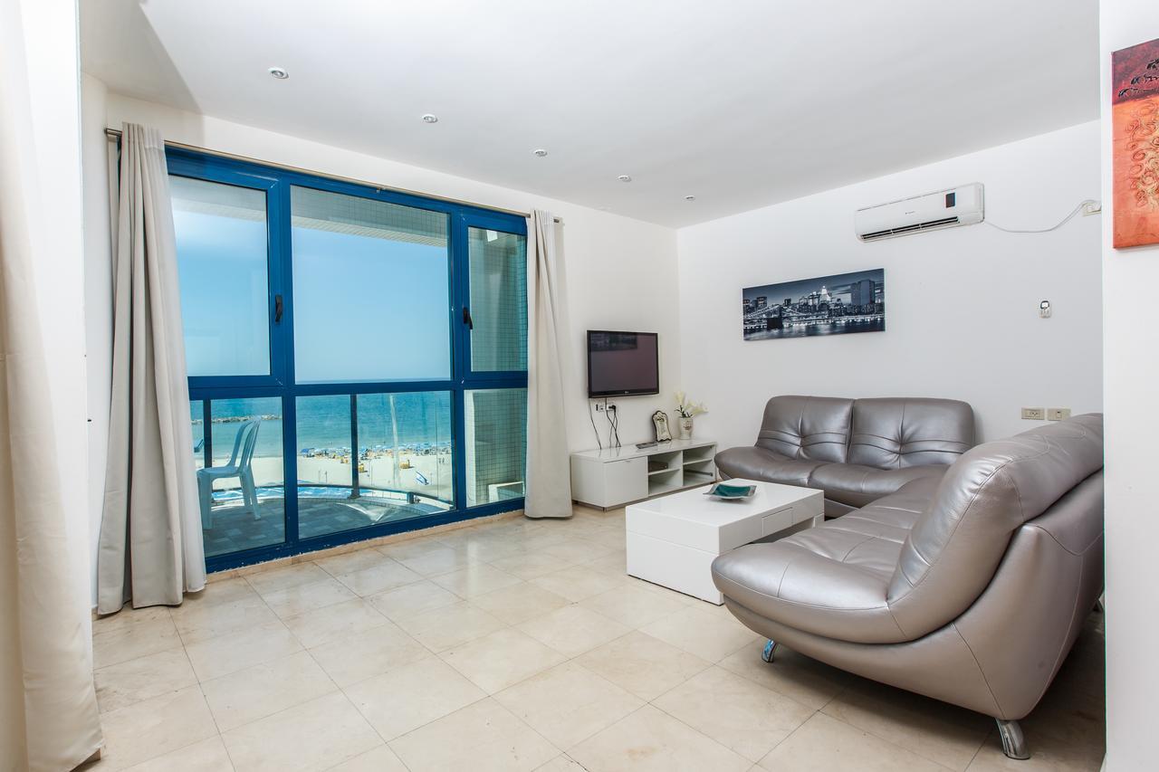 Ocean Front Apartments First Line To The Beach Tel Aviv Exterior photo