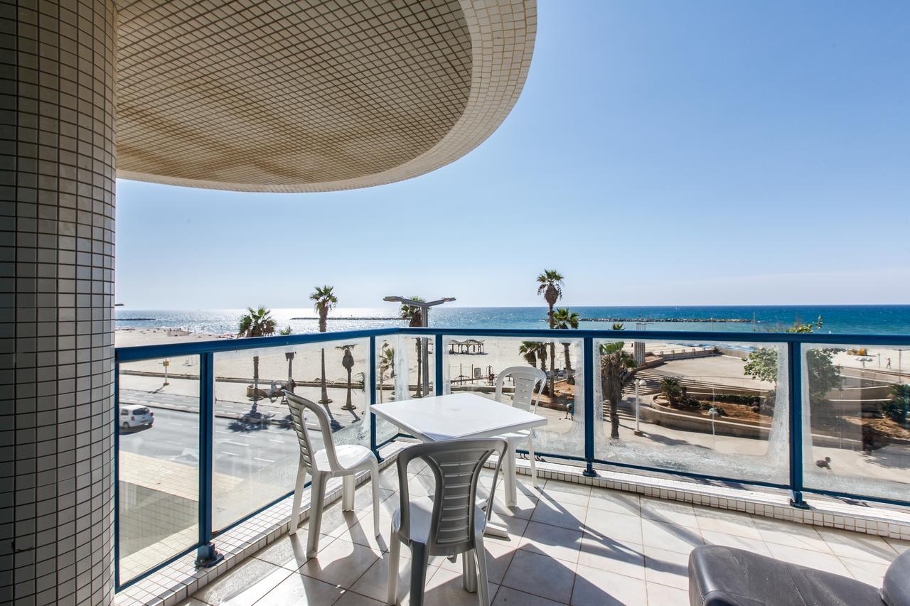Ocean Front Apartments First Line To The Beach Tel Aviv Exterior photo