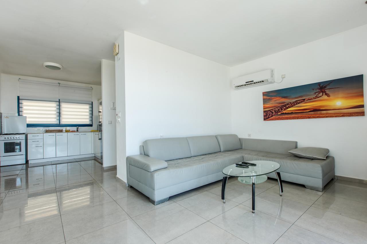 Ocean Front Apartments First Line To The Beach Tel Aviv Exterior photo