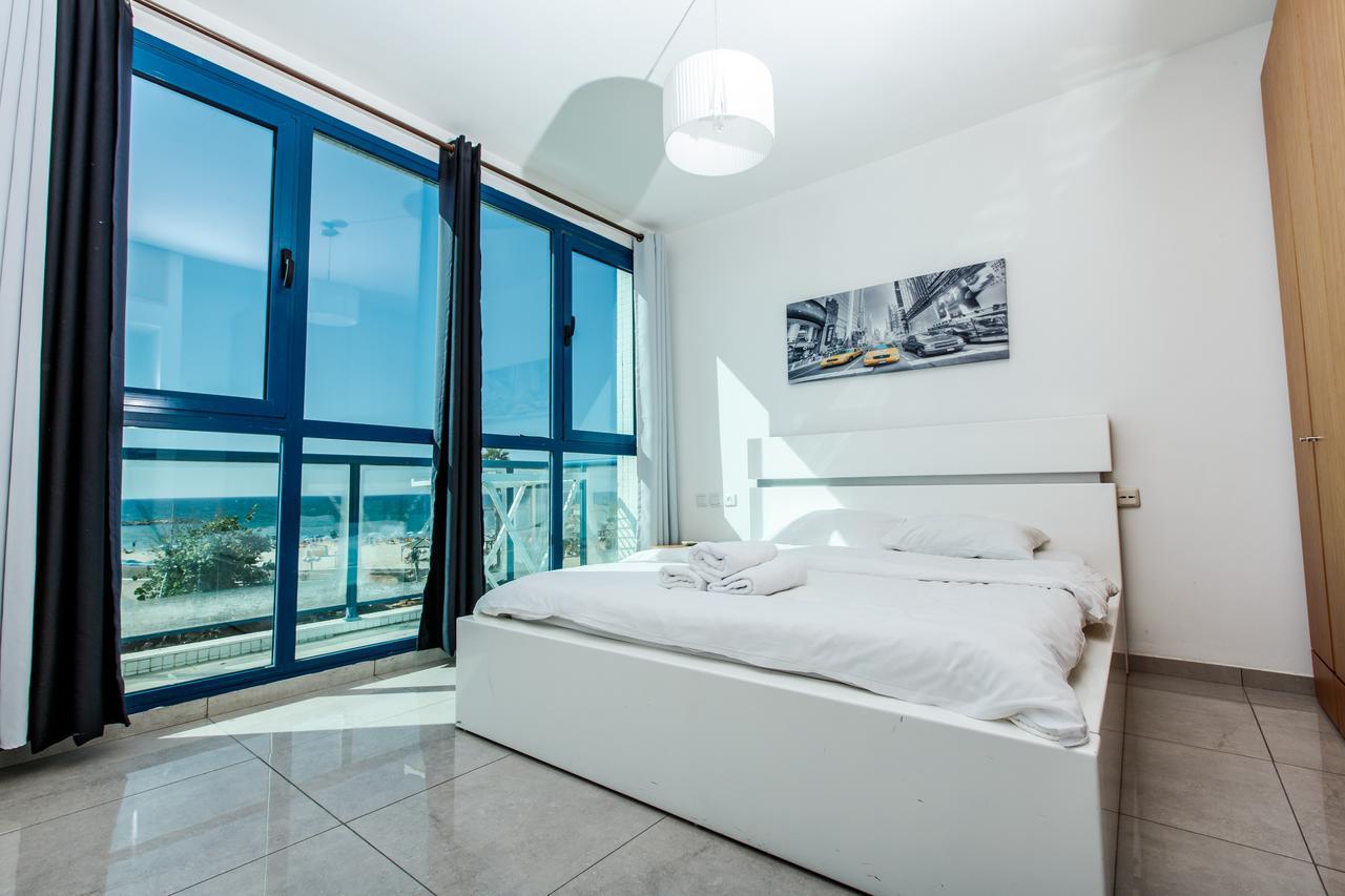Ocean Front Apartments First Line To The Beach Tel Aviv Exterior photo