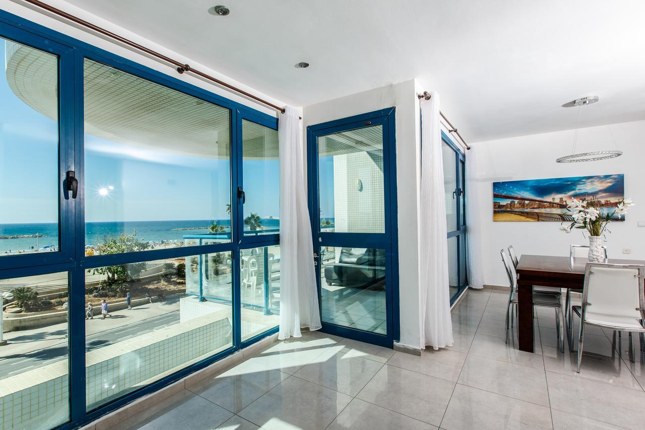 Ocean Front Apartments First Line To The Beach Tel Aviv Exterior photo