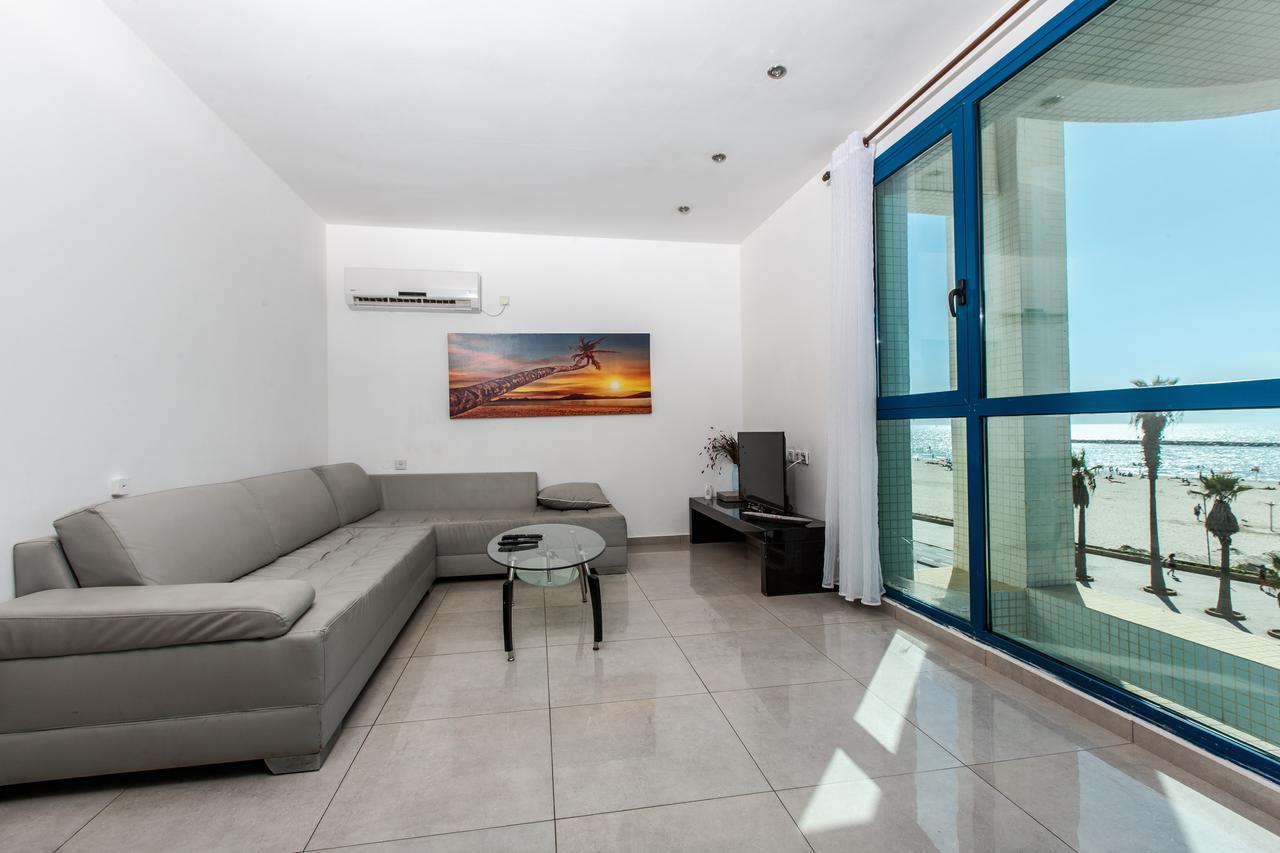 Ocean Front Apartments First Line To The Beach Tel Aviv Exterior photo