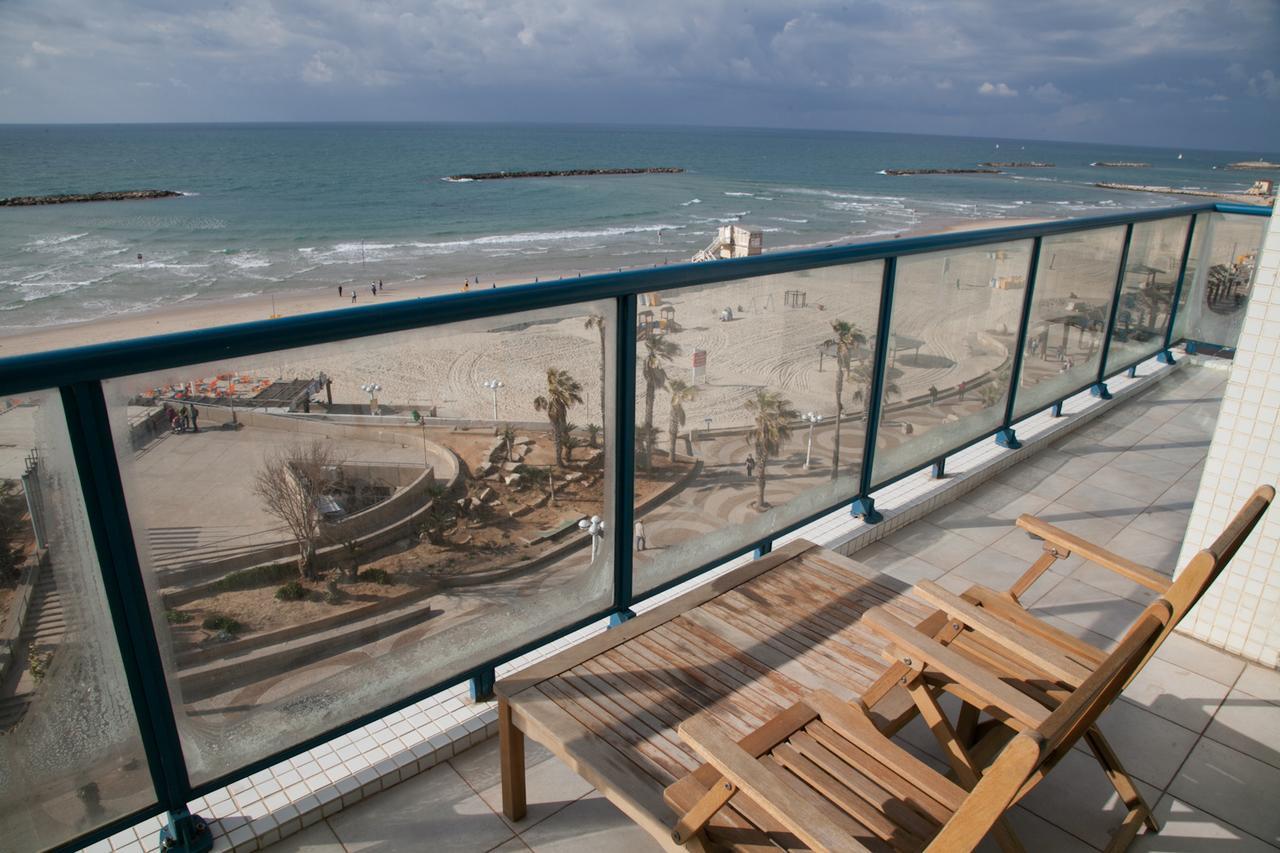 Ocean Front Apartments First Line To The Beach Tel Aviv Exterior photo