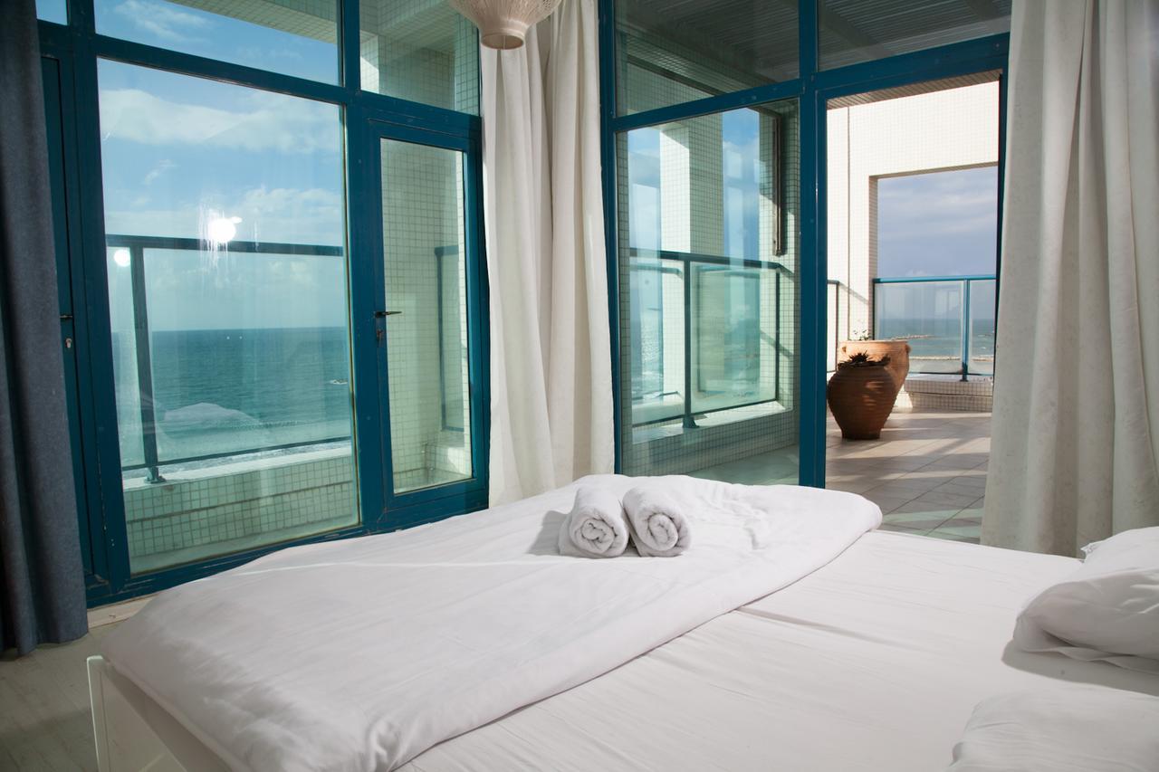 Ocean Front Apartments First Line To The Beach Tel Aviv Exterior photo