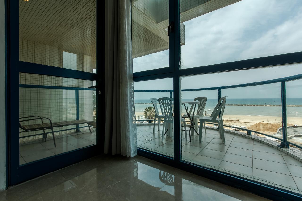 Ocean Front Apartments First Line To The Beach Tel Aviv Exterior photo