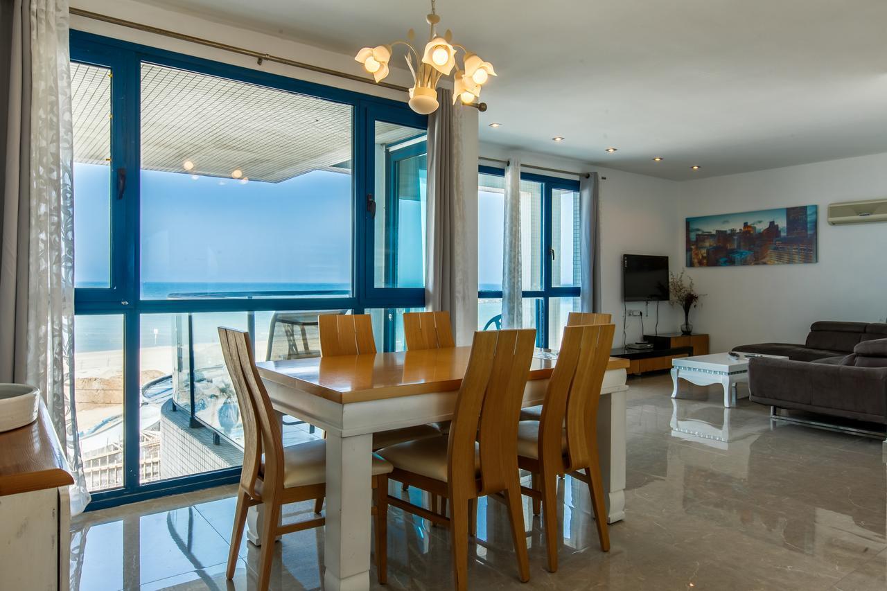Ocean Front Apartments First Line To The Beach Tel Aviv Exterior photo