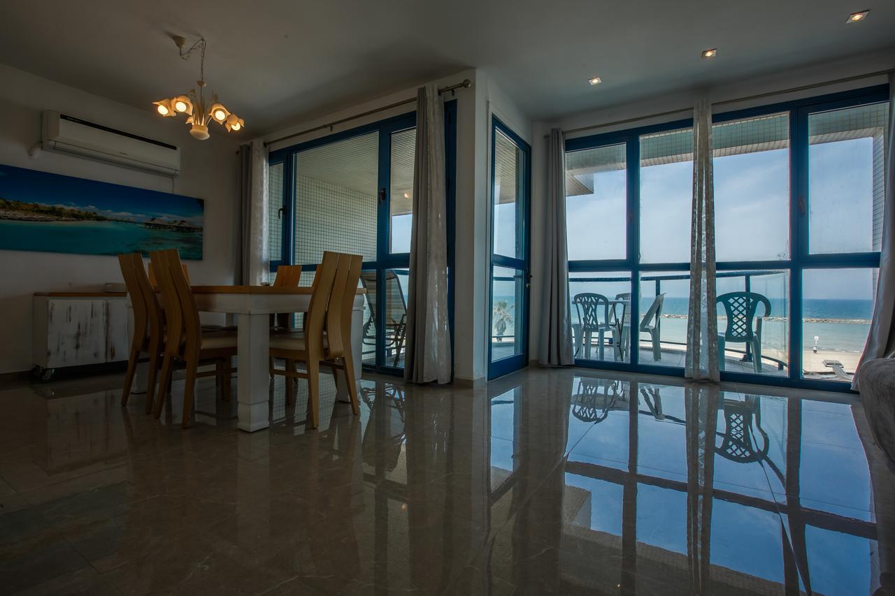 Ocean Front Apartments First Line To The Beach Tel Aviv Exterior photo