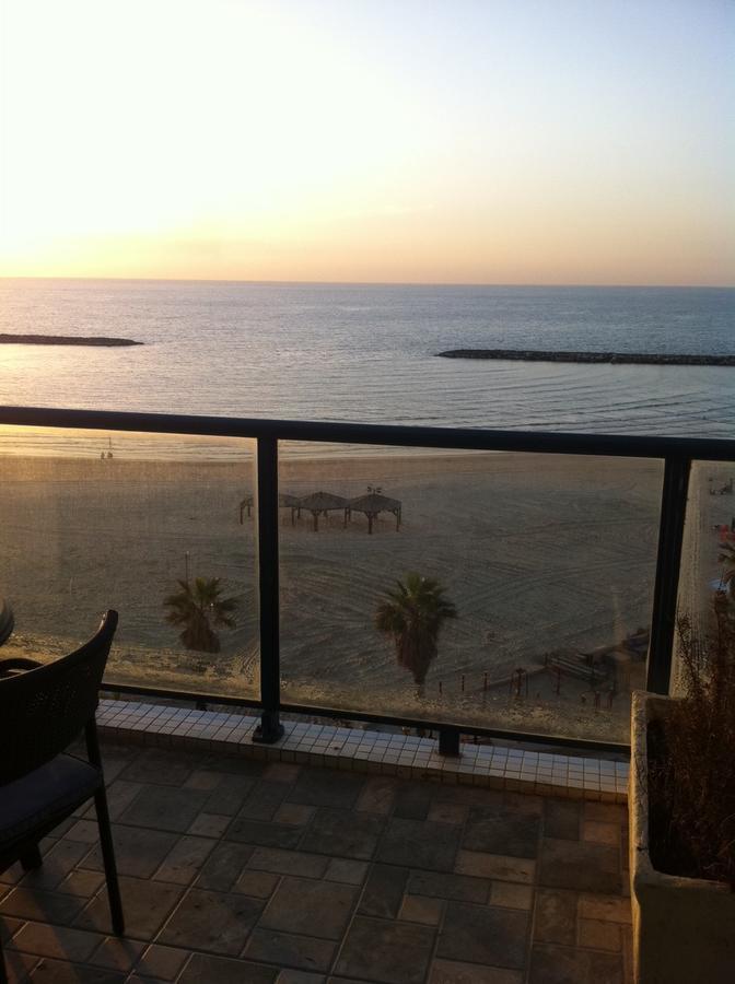 Ocean Front Apartments First Line To The Beach Tel Aviv Exterior photo